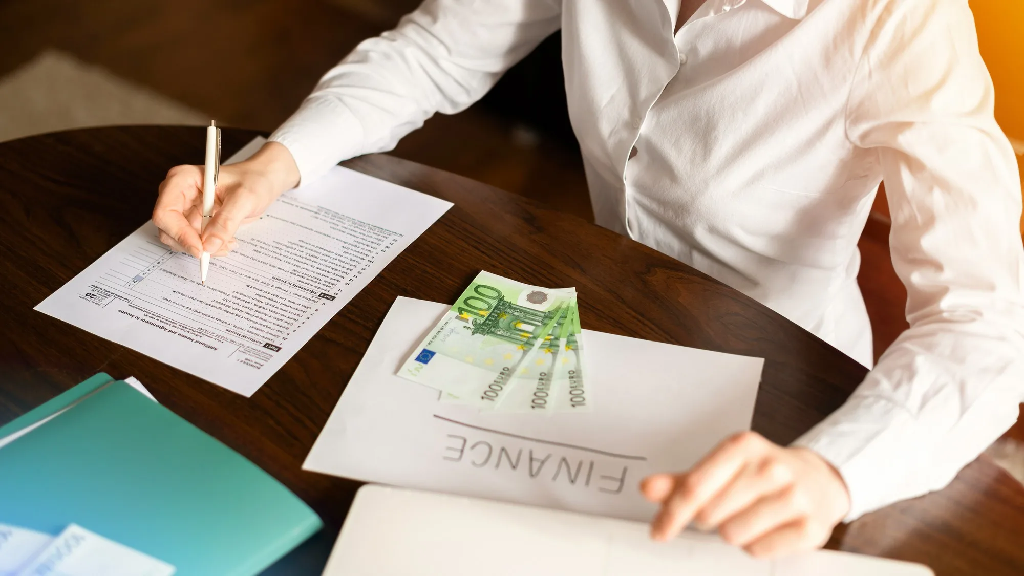 Impuestos y Documentos Legales